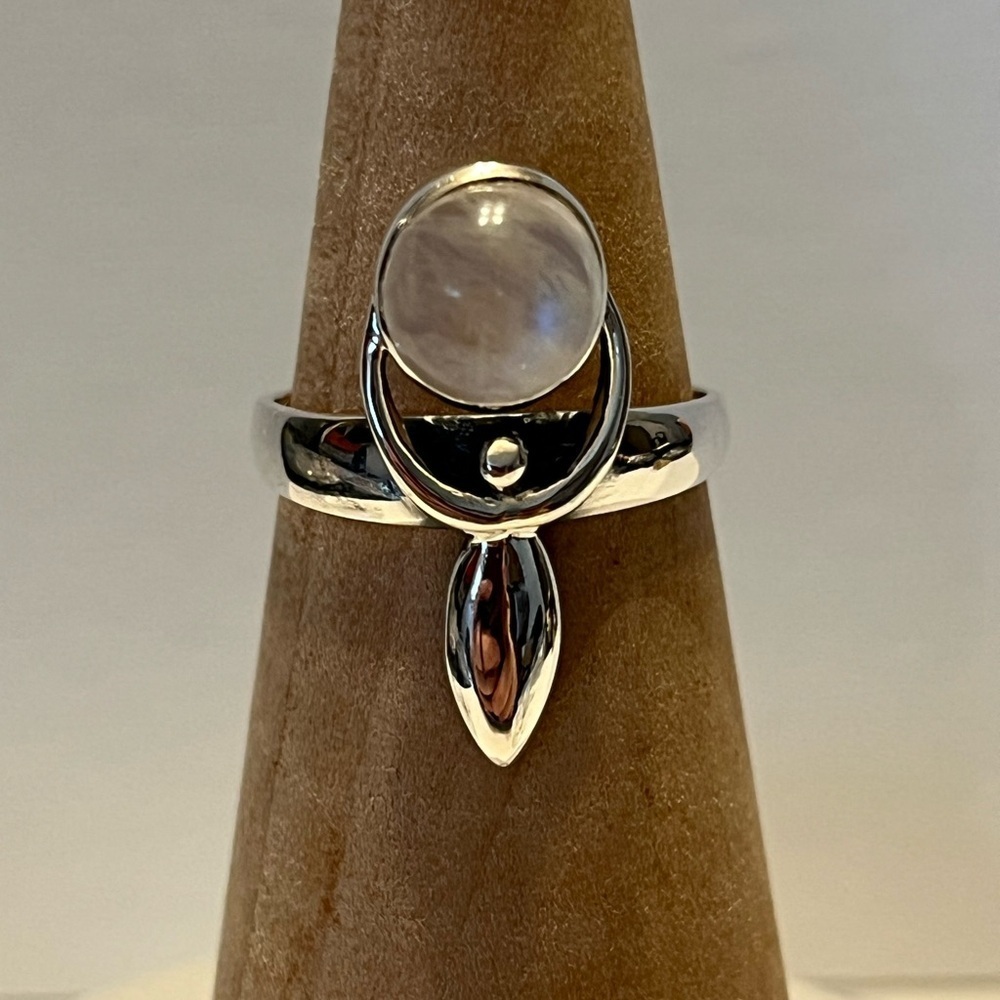 925 STERLING SILVER GODDESS WITH MOONSTONE RING VARIOUS SIZES - Picture 4 of 7